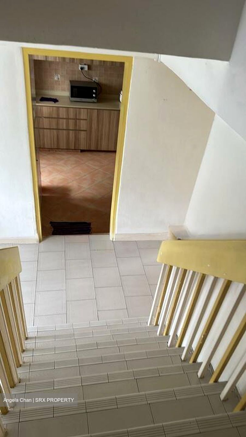 Blk 216 Jurong East Street 21 (Jurong East), HDB Executive #496734501